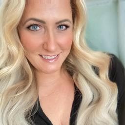 Liz Knight, dating coach
